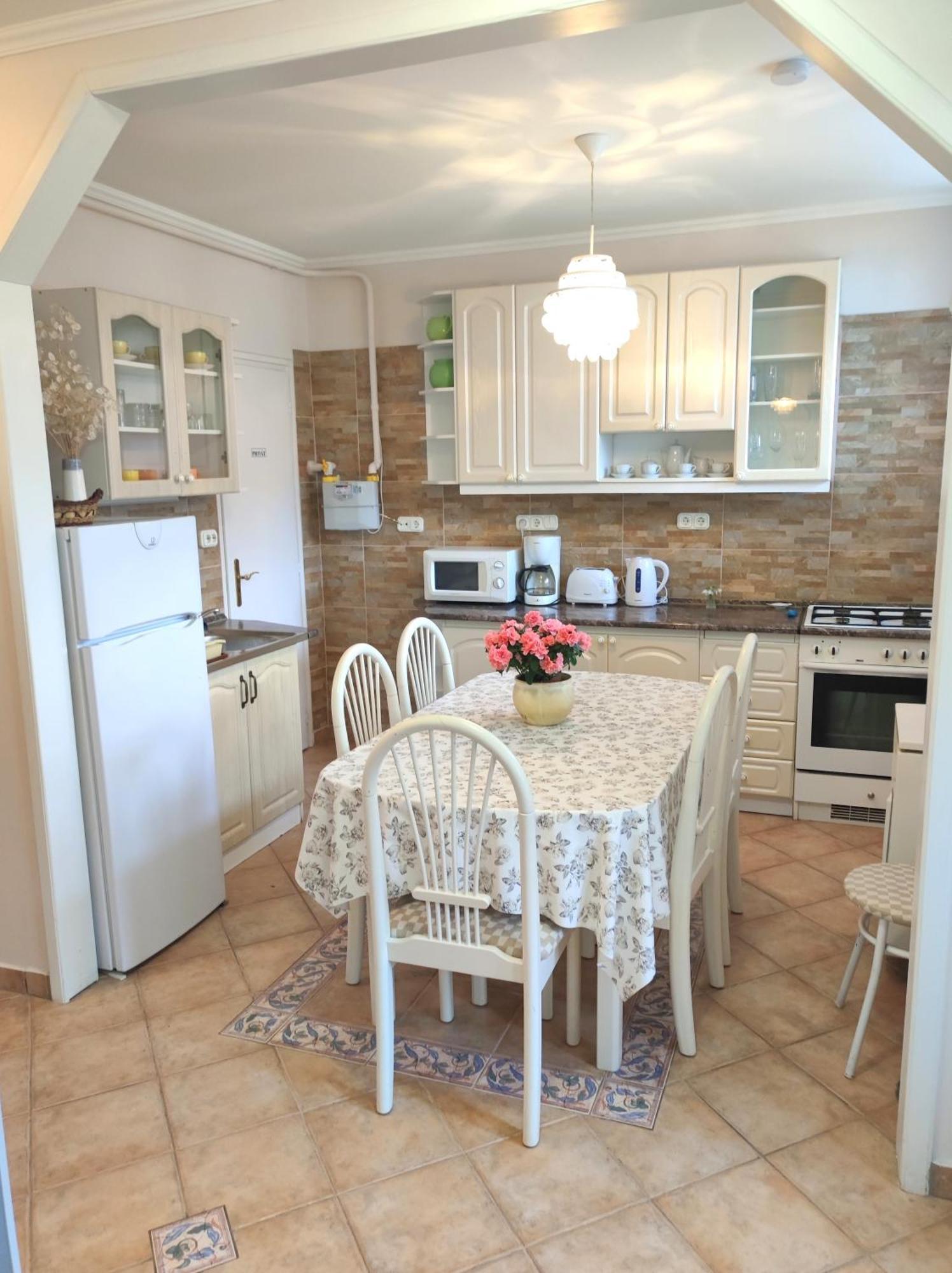 Strandfuerdo Apartman Eger Bagian luar foto