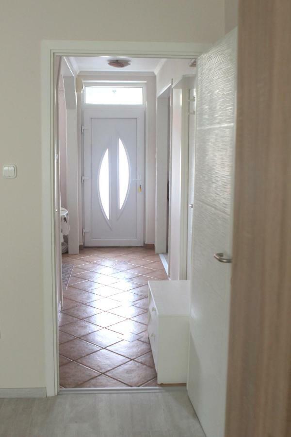 Strandfuerdo Apartman Eger Bagian luar foto