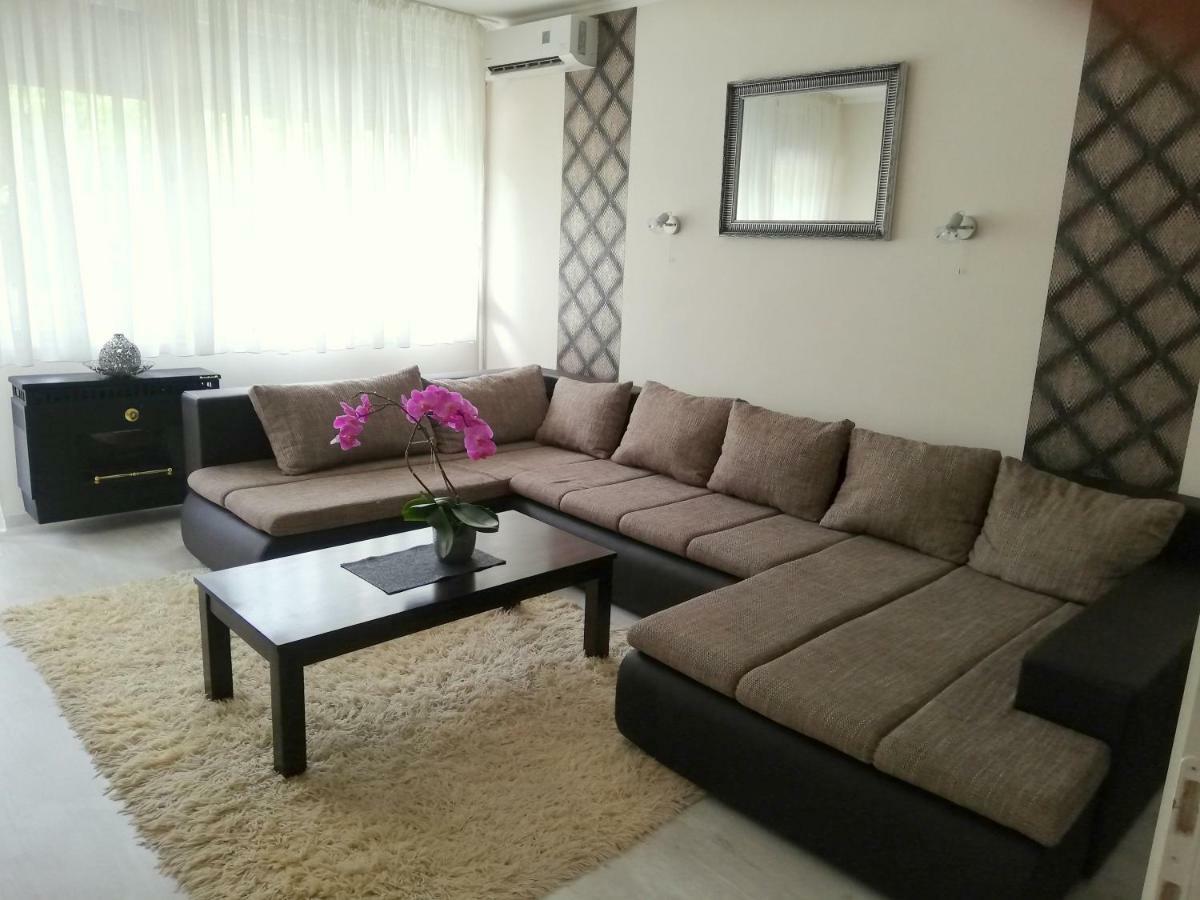 Strandfuerdo Apartman Eger Bagian luar foto
